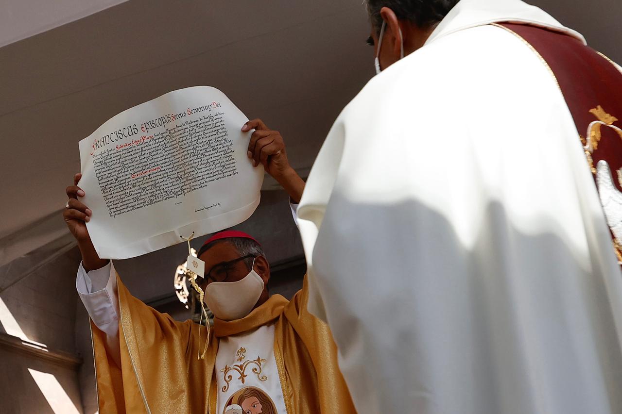 Fidencio López tomó posición este martes como nuevo obispo de Querétaro