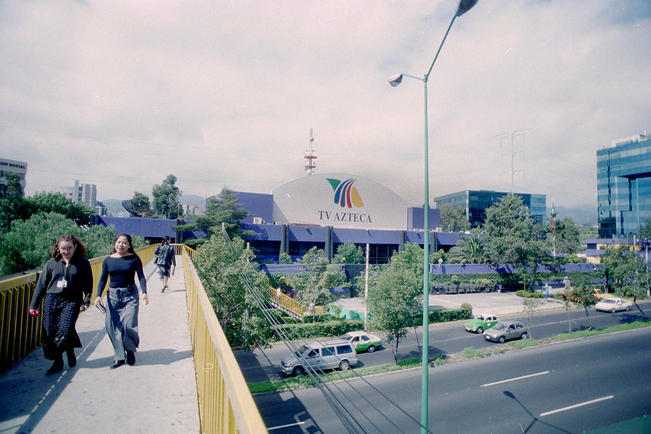 TV Azteca se ampara; Corte discute sanciones