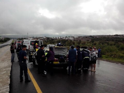 Tres menores lesionados en choque