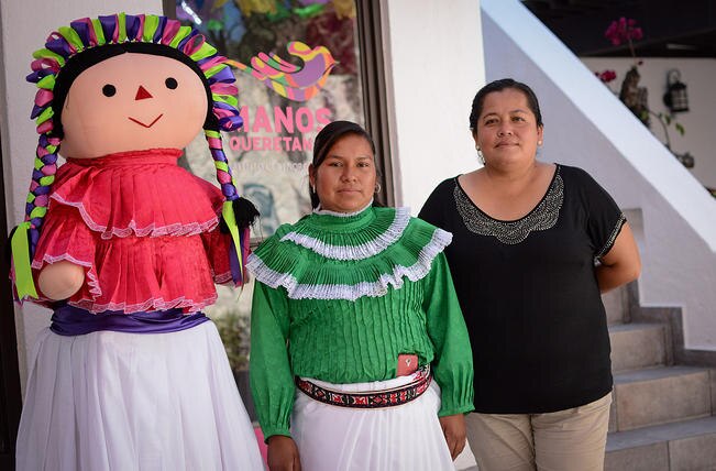 Maribel Cruz Peña es una de las tres artesanas que estuvieron presentes en la inauguración de la tercer boutique, en Peña de Bernal, municipio de Ezequiel Montes (FOTOS: LUIS SÁNCHEZ. EL UNIVERSAL)