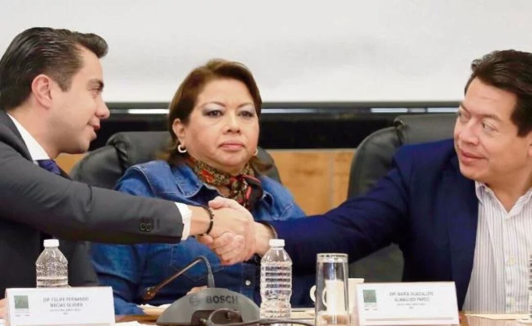 Mario Delgado (derecha) indicó que el próximo miércoles se abordará el dictamen sobre la Guardia Nacional en la Cámara de Diputados. IRVIN OLIVARES. EL UNIVERSAL