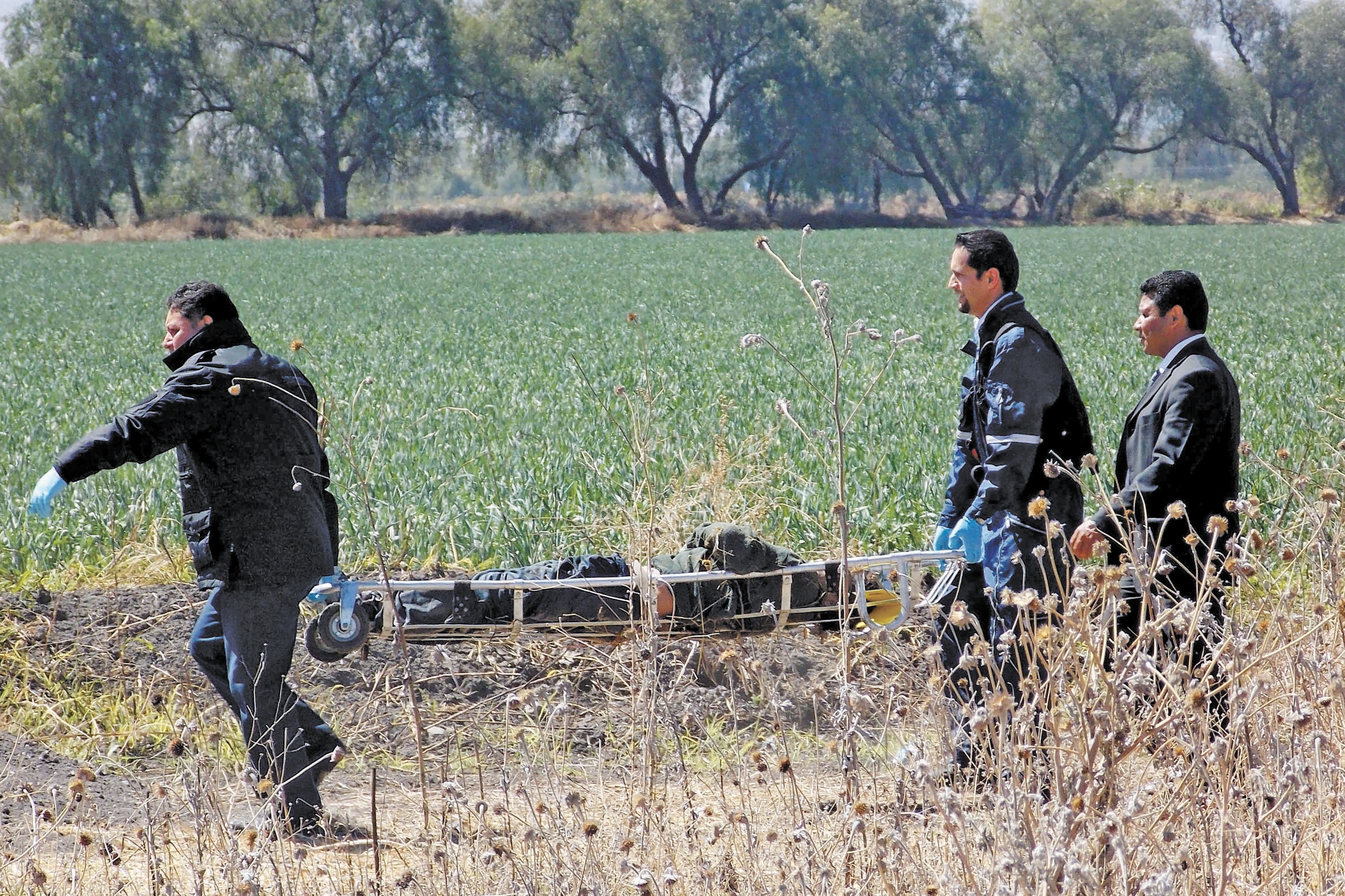 Hallan dos cadáveres en San Juan del Río
