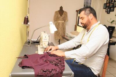 “Tenía mi taller pero por el Covid trabajo a domicilio”