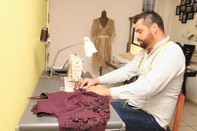 “Tenía mi taller pero por el Covid trabajo a domicilio”