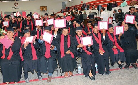 Concluyen 109 adultos mayores alfabetización