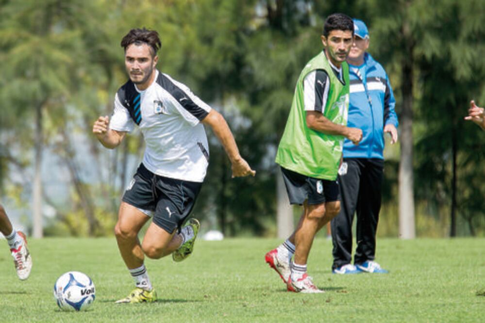 Gallos busca un defensa central