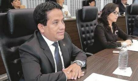 Fijarán tope a salarios de funcionarios públicos