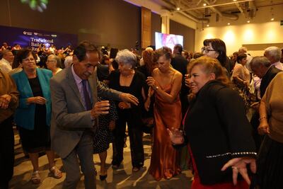 Festejan a adultos mayores con orquesta