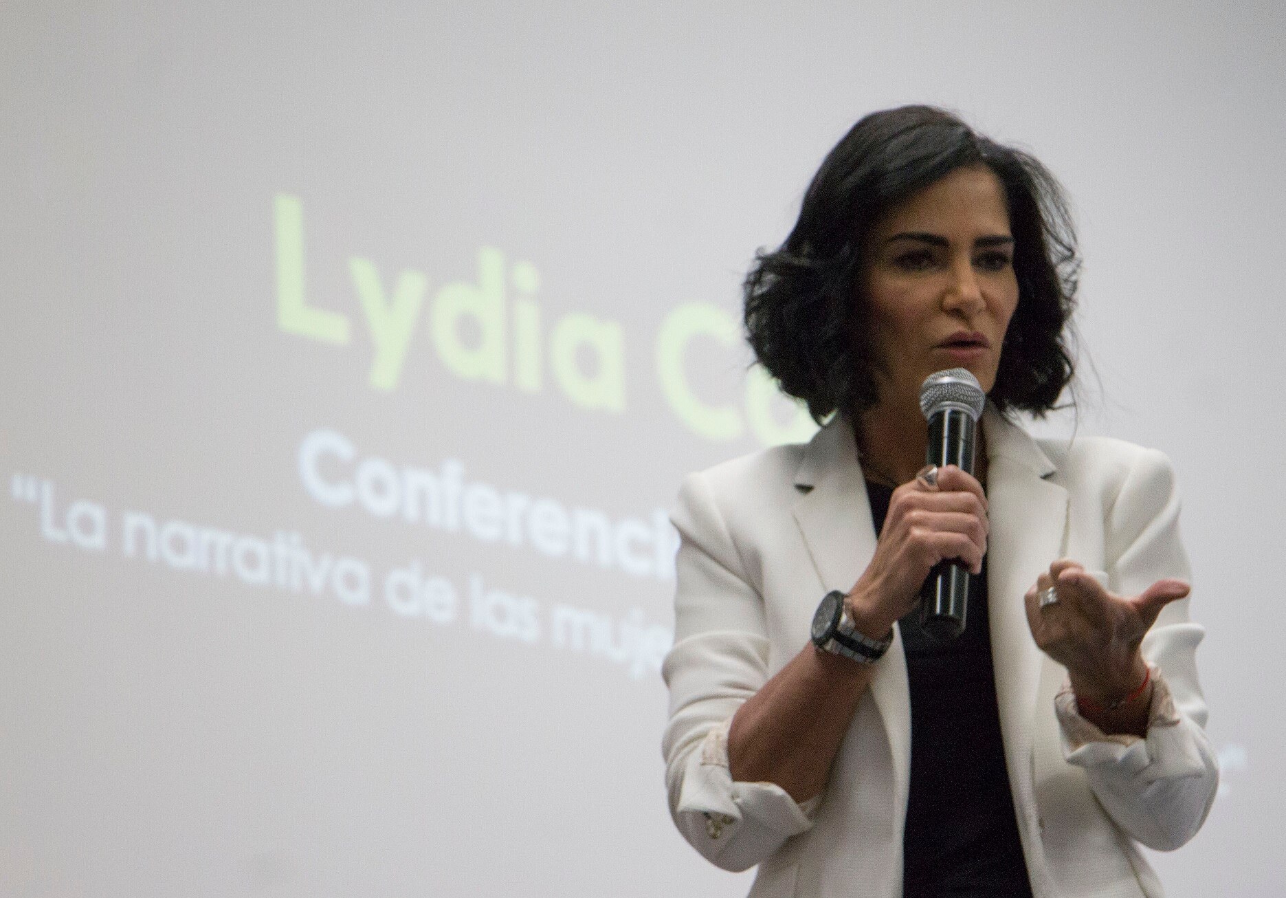 "Cada vez que alguien dice que el machismo y el feminismo es lo mismo, se equivoca": Lydia Cacho