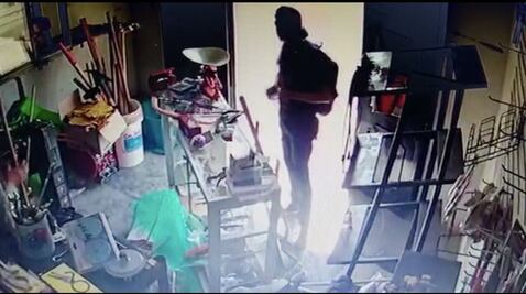 El ladrón del año; dejó la cartera en el lugar donde robó. Sucedió en Querétaro