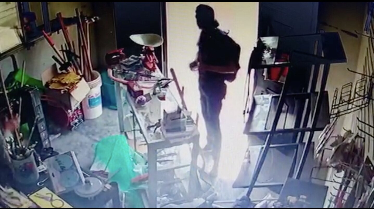 El ladrón del año; dejó la cartera en el lugar donde robó. Sucedió en Querétaro