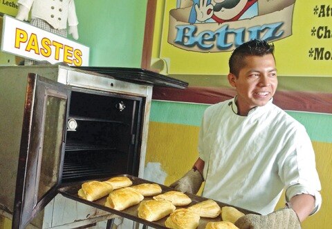 Consiguió trabajo por una receta de su tierra