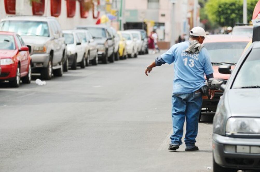 Gobierno busca regular a lavacoches