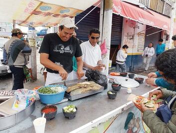 Combinan tacos y box 