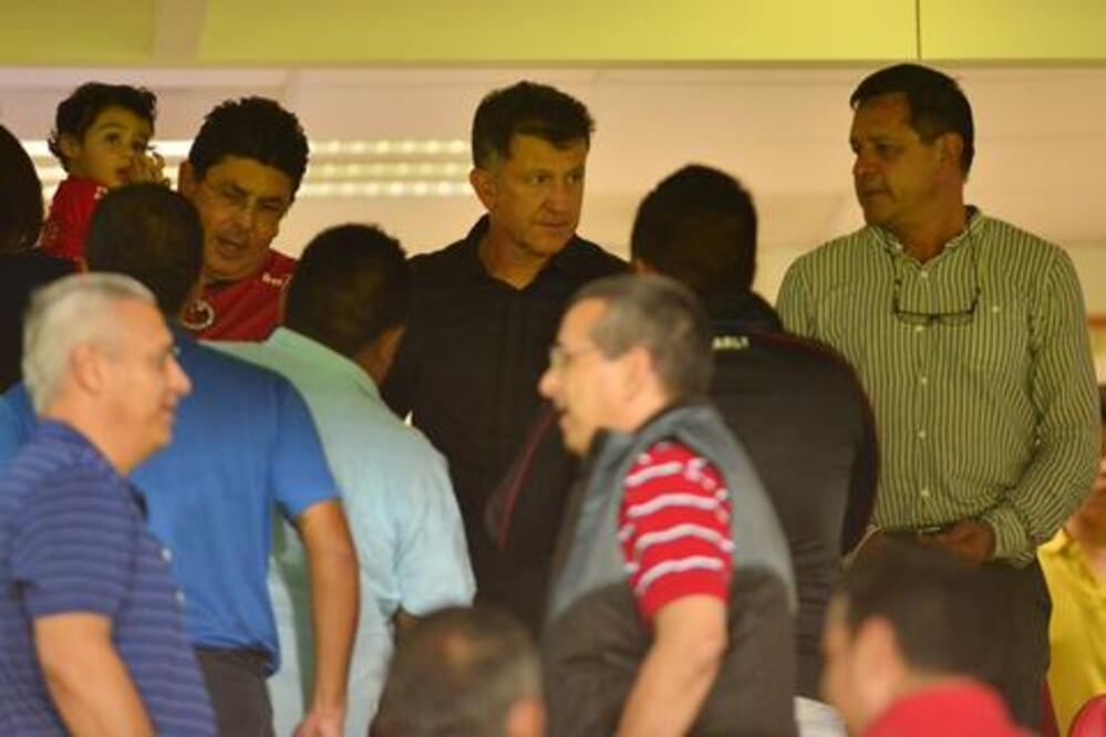 JC Osorio no llamará a todos los ‘europeos’