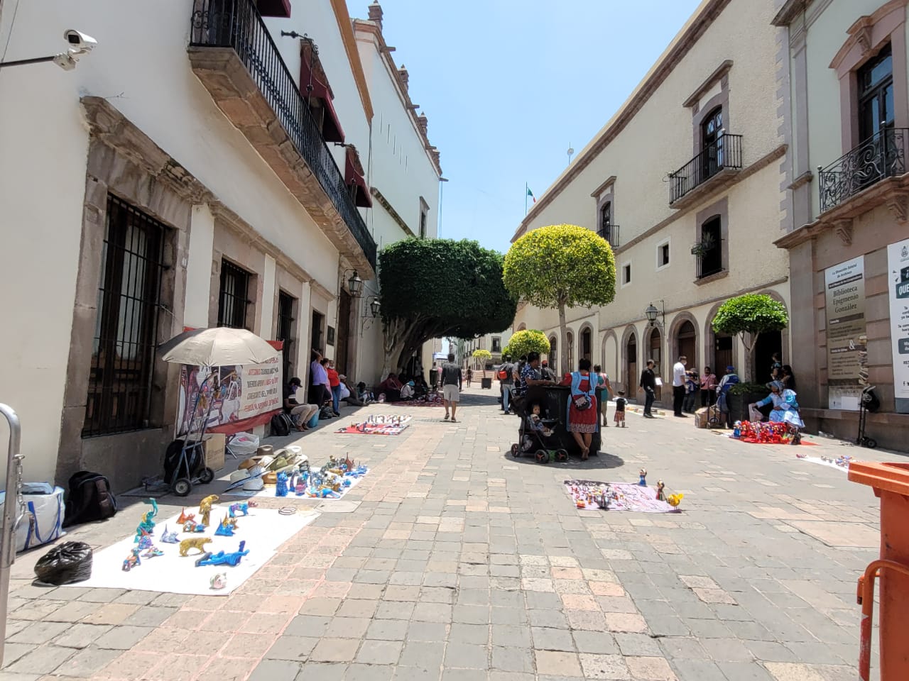 Artesanos indígenas regresan al andador 5 de Mayo; niegan firma de acuerdo