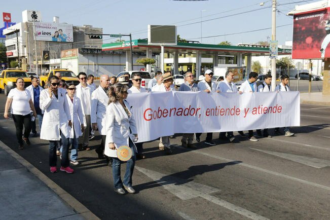 Huyen 79 médicos por inseguridad