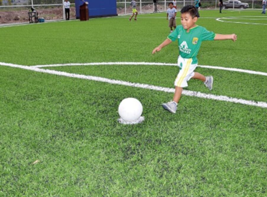 El Colorado estrena cancha deportivas