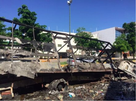 Calles solas, vehículos destruidos y cuerpos abandonados, así amaneció Culiacán