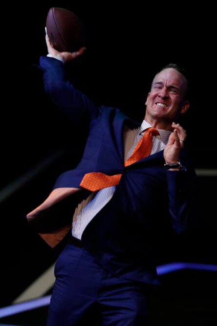 El ex QB charló con jóvenes en CDMX. (CRISTOPHER ROGEL BLANQUET. EL UNIVERSAL)