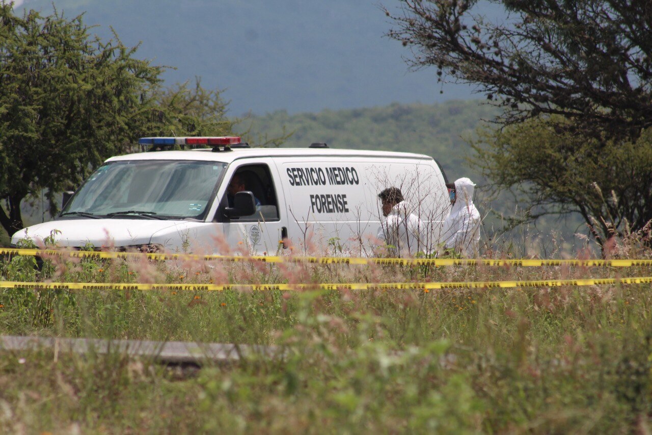 Hallan cuerpo embolsado en la carretera Los Cues-Galindo