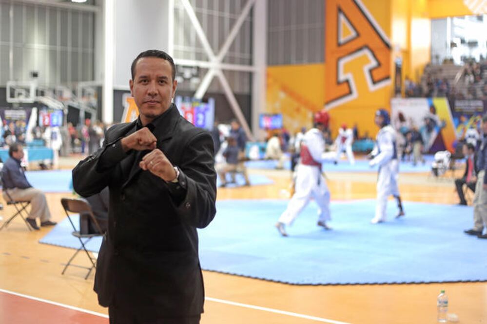 Rodrigo Salazar Blanco lleva dos años dentro de la Universidad Anáhuac de Querétaro como entrenador de taekwondo (GONZALO IBÁÑEZ. EL UNIVERSAL)