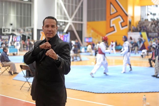 Rodrigo Salazar Blanco lleva dos años dentro de la Universidad Anáhuac de Querétaro como entrenador de taekwondo (GONZALO IBÁÑEZ. EL UNIVERSAL)