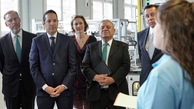 El gobernador Francisco Domínguez estuvo acompañado del secretario de Educación, Alfredo Botello, y el titular de Sedesu, Marco Antonio Del Prete. (ESPECIAL)