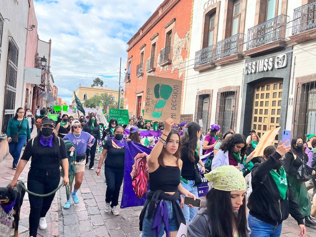 28S. Mujeres marchan para exigir la despenalización del aborto en Querétaro