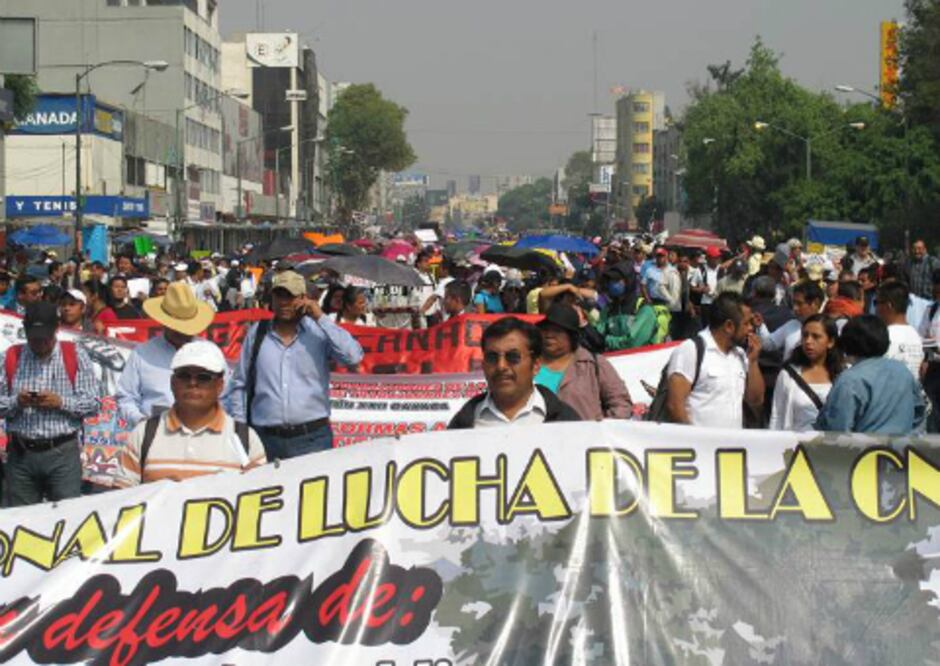 CNTE de Michoacán visitan Querétaro