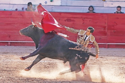 En Tequisquiapan, Joselito Adame corta la única oreja