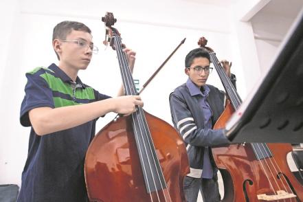 Orquesta Centenario transforma con la música