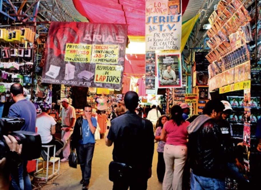 Gobierno y empresarios abordan tema de piratería 