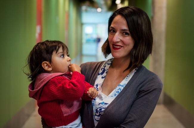 Melissa recuerda que su hijo tuvo problemas por falta de oxígeno al nacer, lo que supone problemas neuronales, pero siente que la lactancia le ha ayudado mucho (FOTOS: RICARDO LUGO. EL UNIVERSAL)