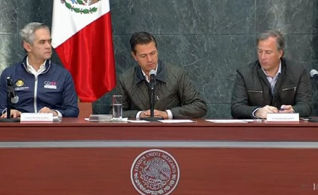 Jefe de gobierno de la CDMX, Miguel Ángel Mancera y el presidente de la República, Enrique Peña Nieto (Foto: Especial)
