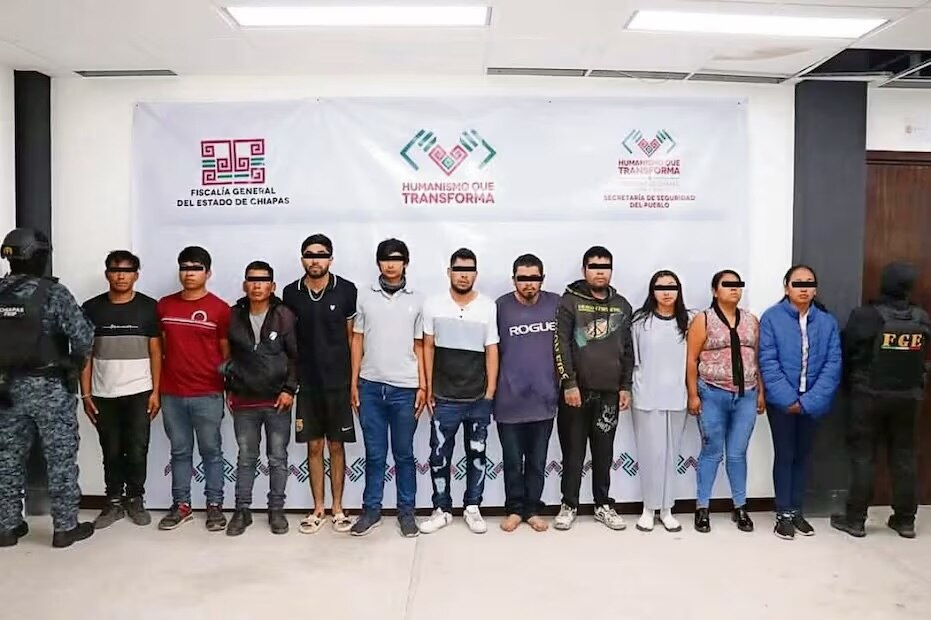 Entre los 46 elementos detenidos en Comitán de Domínguez figuran cuatro mandos; todos fueron remitidos al penal de El Amate, en Chiapas. Foto: Especial (26/12/2024)