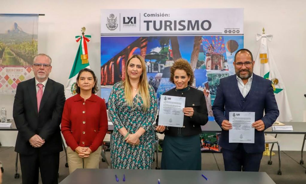Comisión de Turismo firma convenio de colaboración con Canaco Servitur San Juan del Río. Foto: Especial