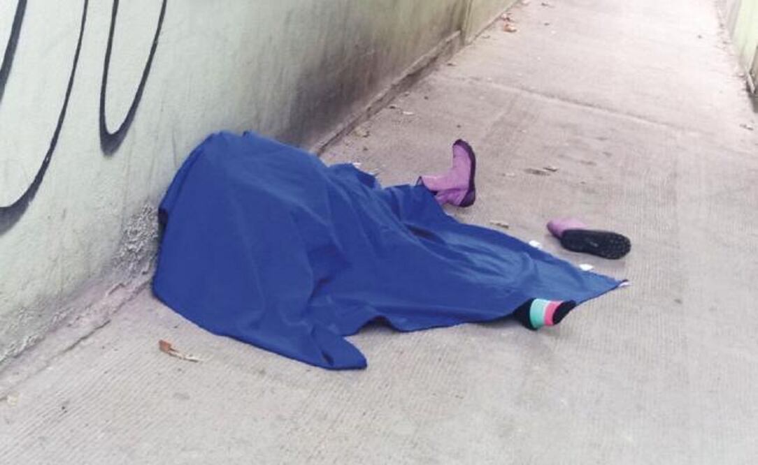 La mujer de 26 años de edad fue abandonada cerca de una escuela; tenía el rostro envuelto con cinta adhesiva y estaba tapada con una chamarra (ARCHIVO EL UNIVERSAL)