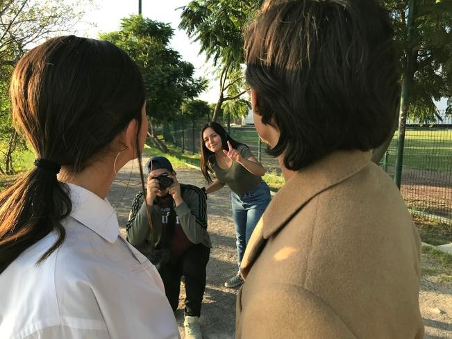 Joven hace del modelaje su sustento