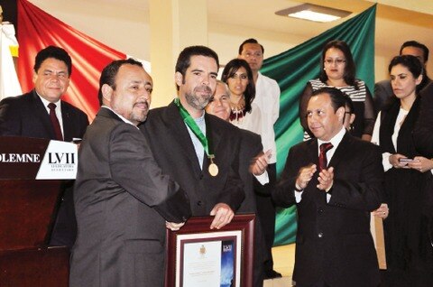 Diputados condecoran a jalpenses