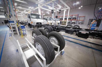 Espera SJR llegada de 2 firmas automotrices