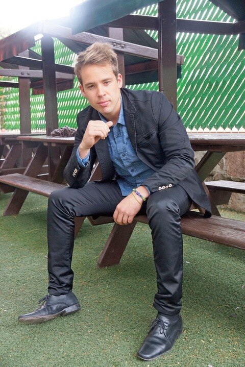 Roly Ley, chico con candela