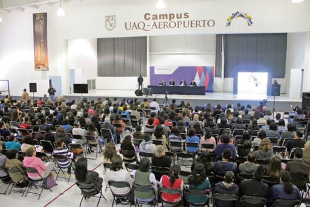 Candidatos dan postura de maestros 