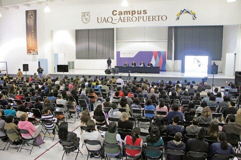Candidatos dan postura de maestros