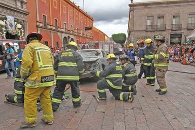 Bomberos buscan recursos para unidad 