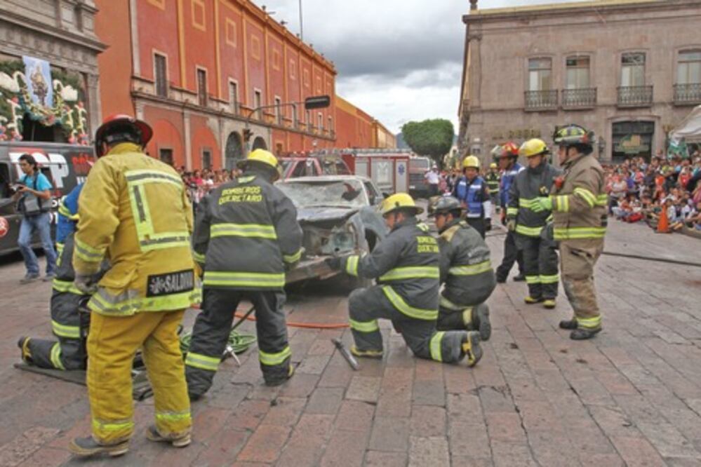 Bomberos buscan recursos para unidad 