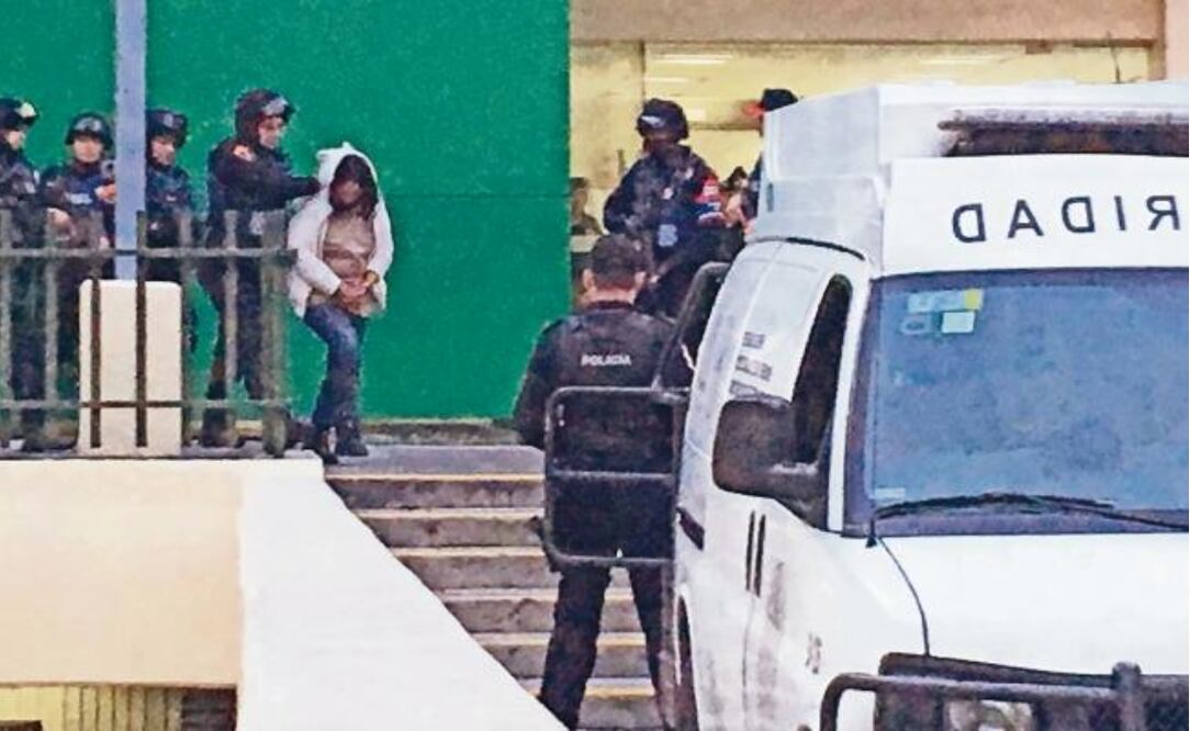 Ana “N”, de 41 años, acudió a la audiencia acompañada por sus propios abogados, no los de la empresa transportista en la que laboraba. Foto: EDUARDO HERNÁNDEZ. EL UNIVERSAL