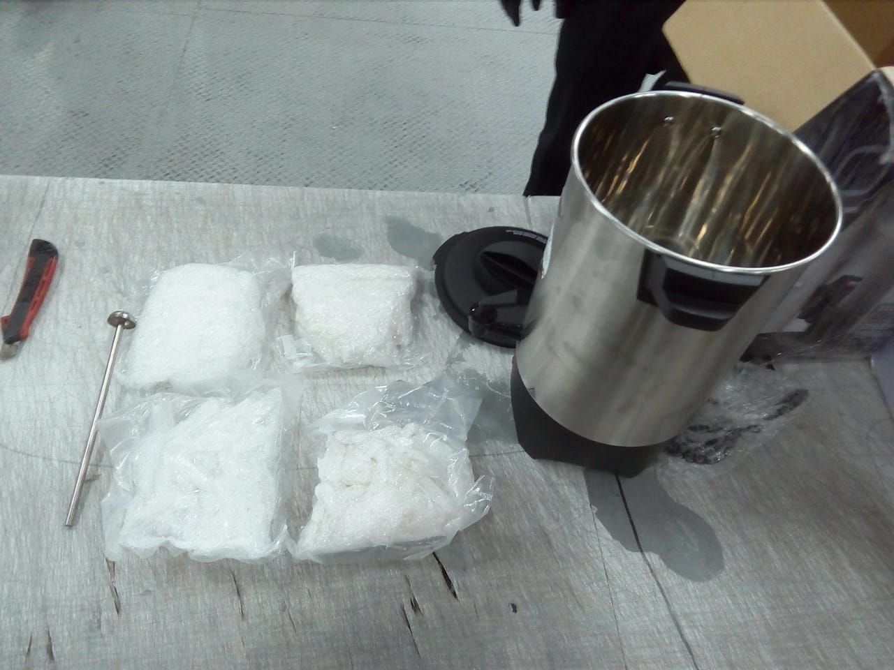 Detectan droga en el AIQ