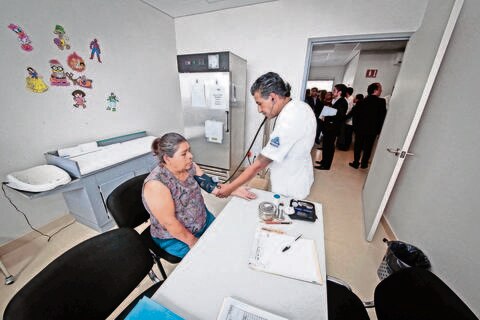 Apoya certificación de médicos