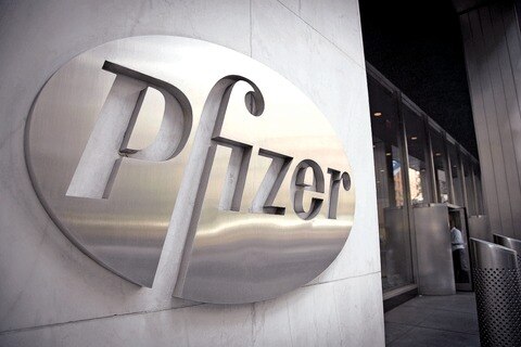 Pfizer, con cautela por AstraZeneca